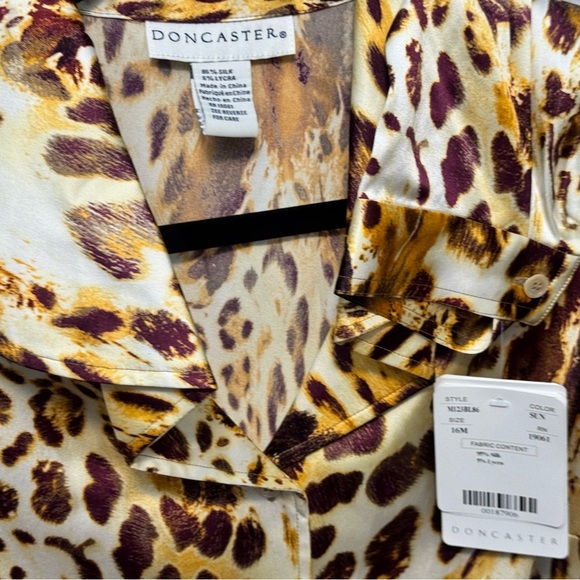 Doncaster NWT Silk/Lycra Tiger Print top blouse sz 16 - Picture 3 of 6